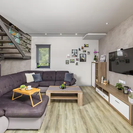 Irena Villa Melnica